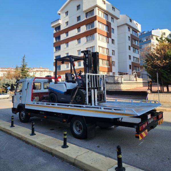 Balgat forklift kiralama fiyatları için sahada çalışan forklift makinesi